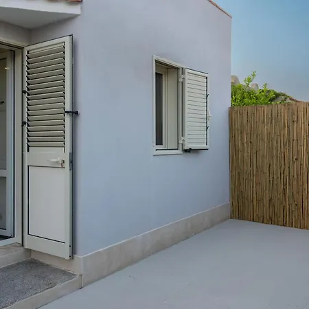 Due Mari - Seaside Retreat With Private Pool Villa