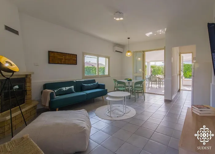 Due Mari - Seaside Retreat With Private Pool *