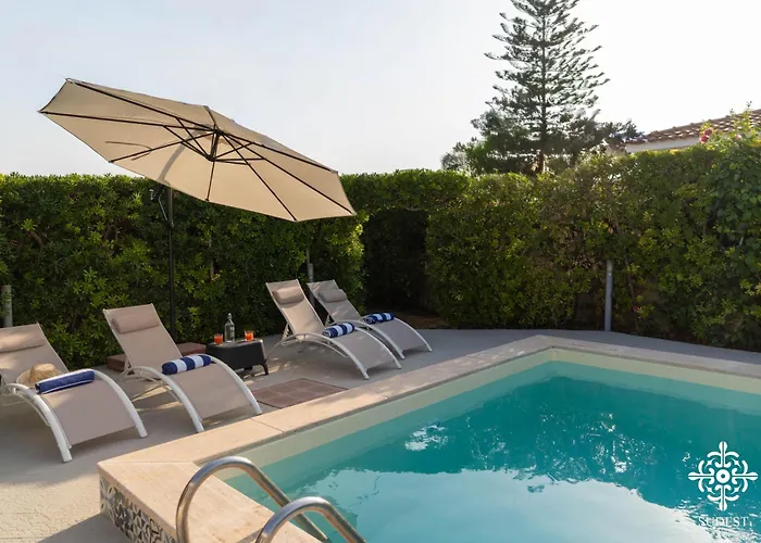 Villa Due Mari - Seaside Retreat With Private Pool