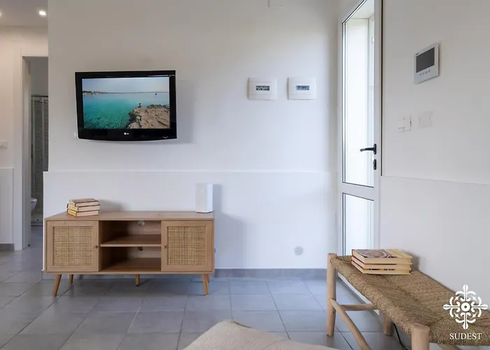 Villa Due Mari - Seaside Retreat With Private Pool